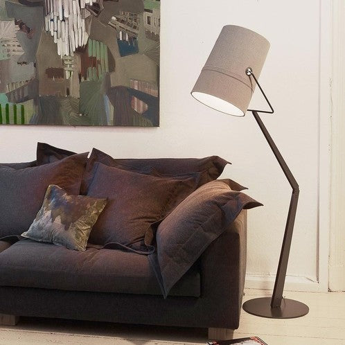 1167 Stehlampe 2023